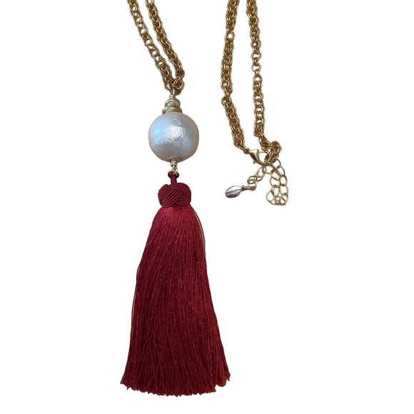 MOLLYBEADS LARGE FAUX PEARL AND RED TASSEL GOLD CHAIN STATEMENT NECKLACE NWOT - Picture 3 of 5